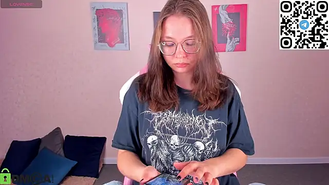 Nuura Moore online show from November 12, 1:03 am