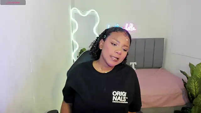 THIANA TAY online show from November 3, 4:05 am