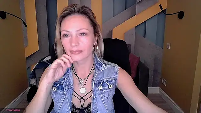 AlinaMoor online show from October 29, 7:12 am