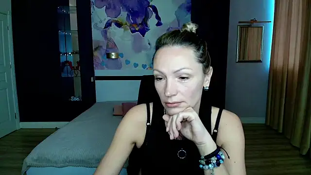 Snapshot of AlinaMoor chatting on October 11, 6:07 am AlinaMoor online show from October 11, 6:07 am