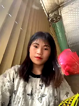 Snapshot of Mylinh- chatting on October 15, 8:39 am Mylinh- online show from October 15, 8:39 am