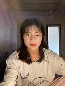 Snapshot of Mylinh- chatting on October 12, 9:44 am Mylinh- online show from October 12, 9:44 am