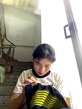 Snapshot of Mylinh- chatting on October 11, 1:43 am Mylinh- online show from October 11, 1:43 am