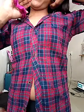 anshika0124 online show from November 24, 5:09 am