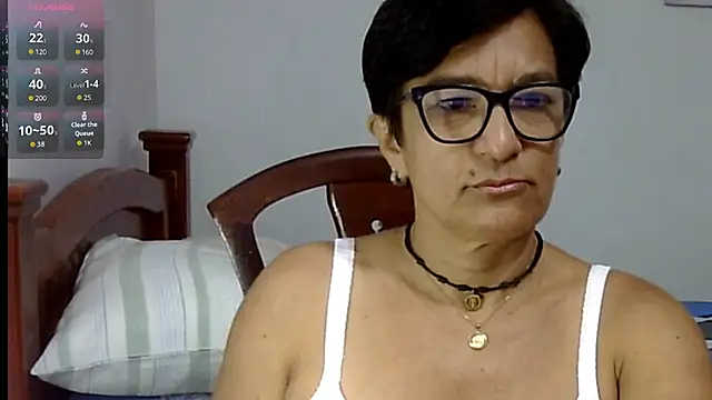 LunaLUVX online show from October 19, 3:58 pm