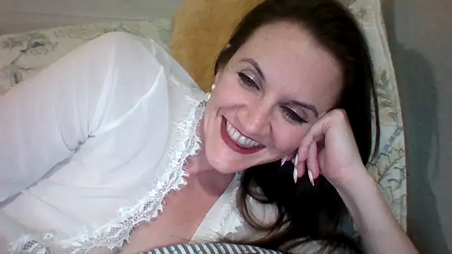 easy briezy online show from February 20, 6:26 am