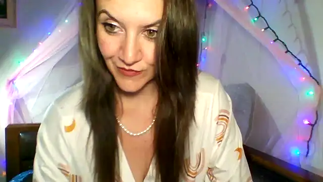 easy briezy online show from November 22, 5:21 am