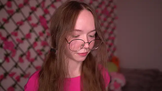 Snapshot of Petite_Polly chatting on October 15, 8:11 pm Petite Polly online show from October 15, 8:11 pm
