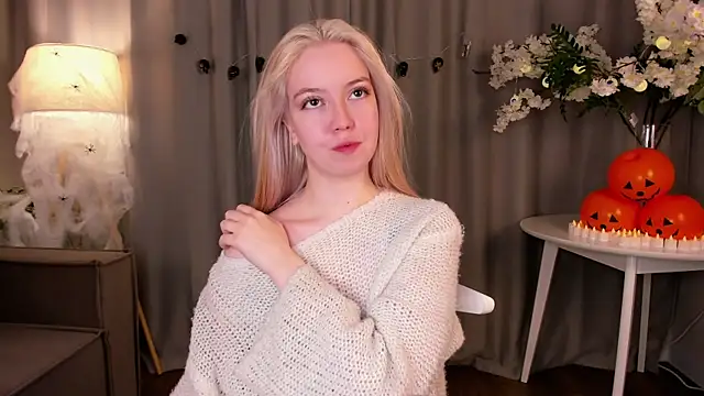 TinaStevenson online show from October 31, 11:20 pm