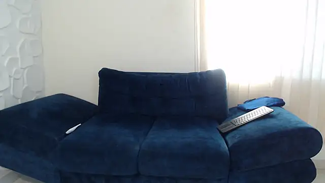 Snapshot of ChloeeRosse chatting on October 19, 1:02 pm ChloeeRosse online show from October 19, 1:02 pm