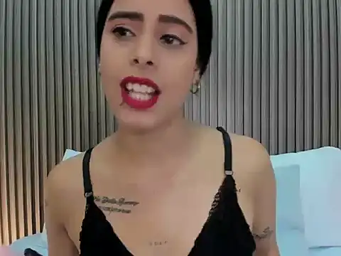 Snapshot of laura_maite_ chatting on October 15, 12:19 pm laura maite online show from October 15, 12:19 pm