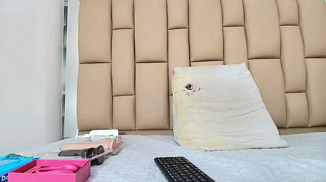 hannah teehn online show from November 27, 7:17 pm