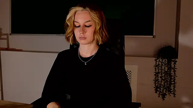 ClaireMathis online show from June 21, 3:05 pm
