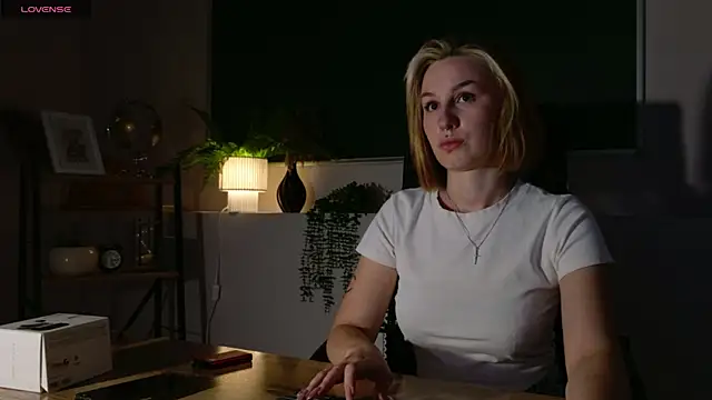 ClaireMathis online show from August 1, 2:41 pm