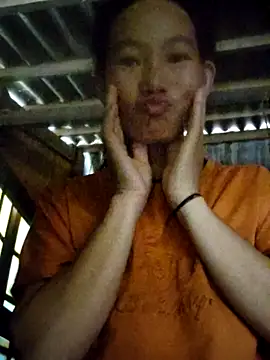 Snapshot of gio-thu chatting on October 18, 7:44 am gio-thu online show from October 18, 7:44 am
