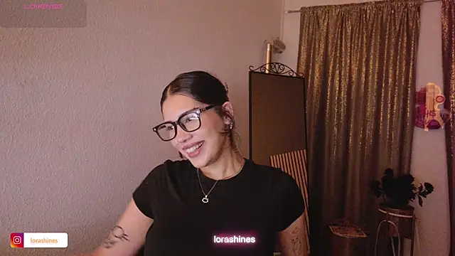 LoraShines online show from March 29, 7:13 pm