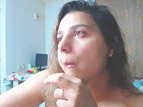 MadisonCharm online show from April 16, 8:30 pm