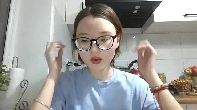 LilyTaylors online show from October 12, 4:20 pm