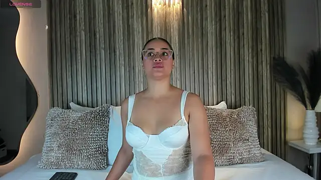 VanneCamiel online show from October 27, 12:01 pm