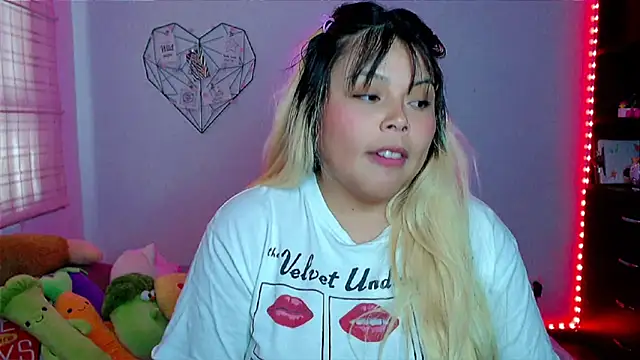 EllieMoonX online show from December 4, 9:59 pm