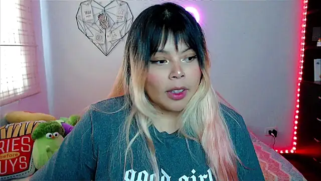 EllieMoonX online show from February 11, 8:32 pm