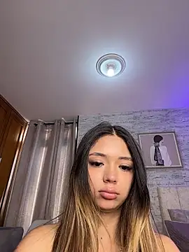 HoneyMollyX online show from June 9, 1:10 pm