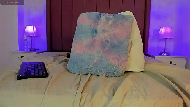 alexandralopez- online show from April 11, 6:30 am