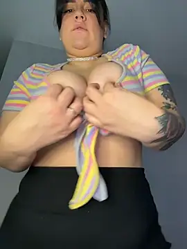 SwittieKendra online show from January 7, 7:45 am