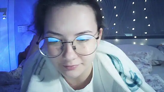 MoodieMira online show from November 22, 1:08 am