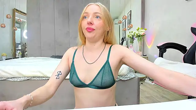 SundyRose online show from December 5, 9:16 pm