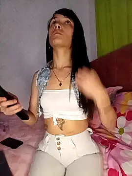Snapshot of Alejandra_pink10 chatting on October 19, 5:09 am Alejandra pink10 online show from October 19, 5:09 am