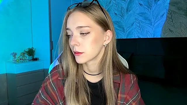 EvaPeace online show from November 10, 5:30 pm