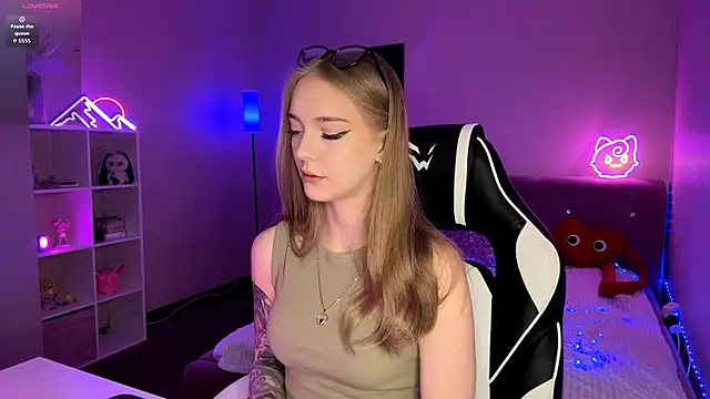 EvaPeace online show from March 25, 1:47 pm