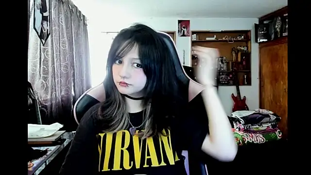 Maki Zein  online show from February 3, 7:51 pm