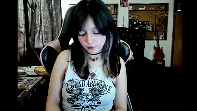 Maki Zein  online show from March 4, 8:37 pm