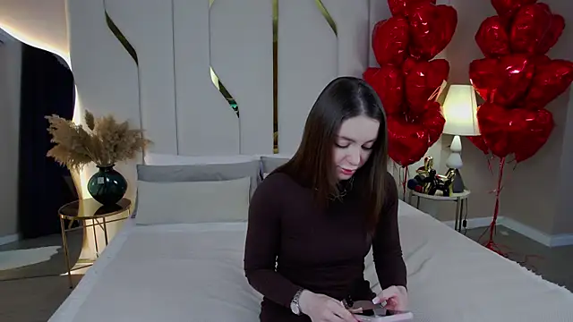 JulliRoss online show from February 19, 4:56 am