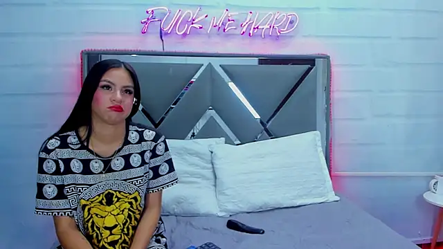 Snapshot of Innocent_Room1 chatting on October 19, 6:43 pm Innocent Room1 online show from October 19, 6:43 pm