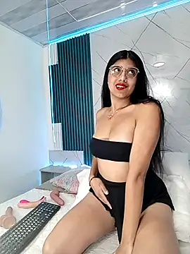 Briseida-White online show from October 25, 1:30 pm