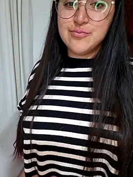 morenalatinaa online show from April 10, 2:28 am