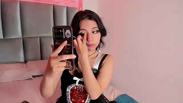 HollyPeach online show from November 3, 7:51 pm