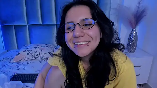 HollyPeach online show from July 28, 8:52 pm