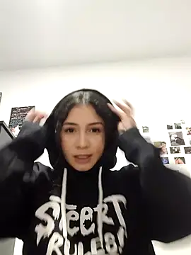 sophia salazar18 online show from November 1, 8:35 pm