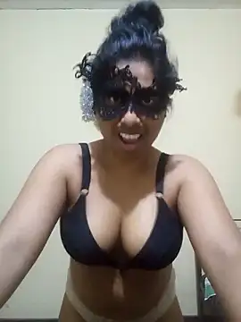 Expose Queen online show from January 17, 6:26 pm