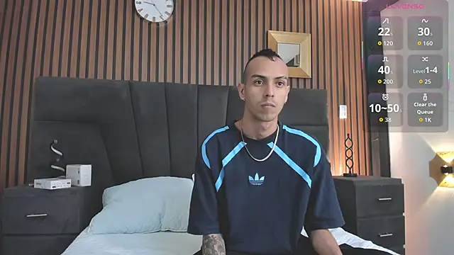 DerryAndIzzy online show from November 14, 5:07 am