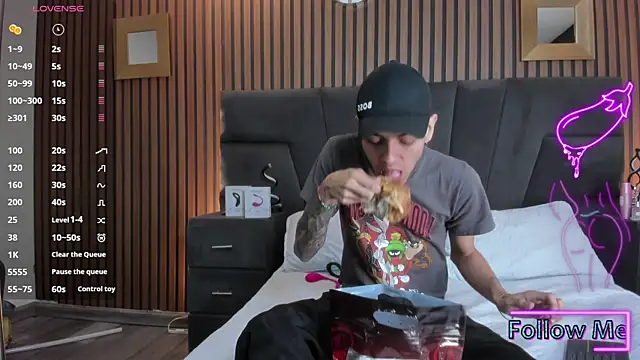 DerryAndIzzy online show from November 21, 6:15 am