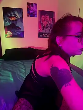 MiniMonroe online show from December 17, 1:37 pm