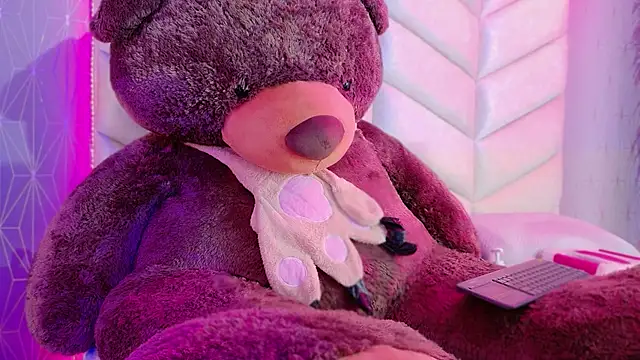 CARO ADAMS1 online show from January 17, 11:50 am