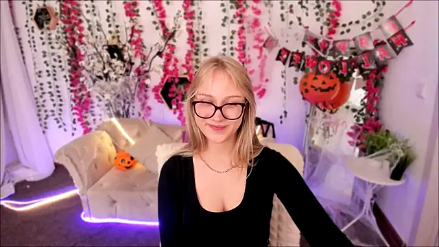 AnnieGitis online show from October 15, 8:22 pm