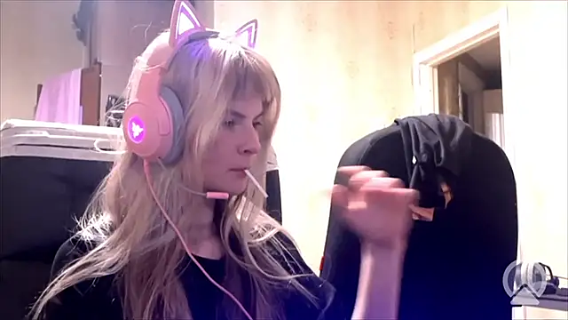 AnnaOlovely online show from October 18, 5:26 pm