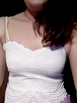 YiyinLy online show from April 18, 9:15 pm